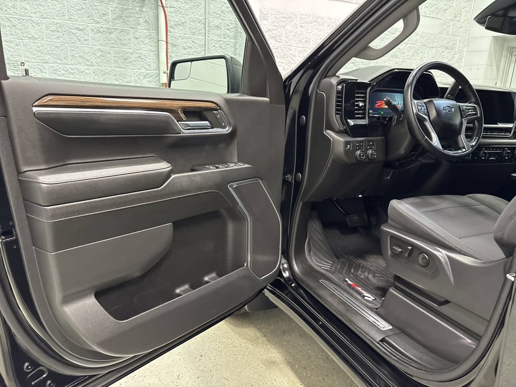 Used 2024 Chevrolet Silverado 1500 RST AWD/4WD image 17