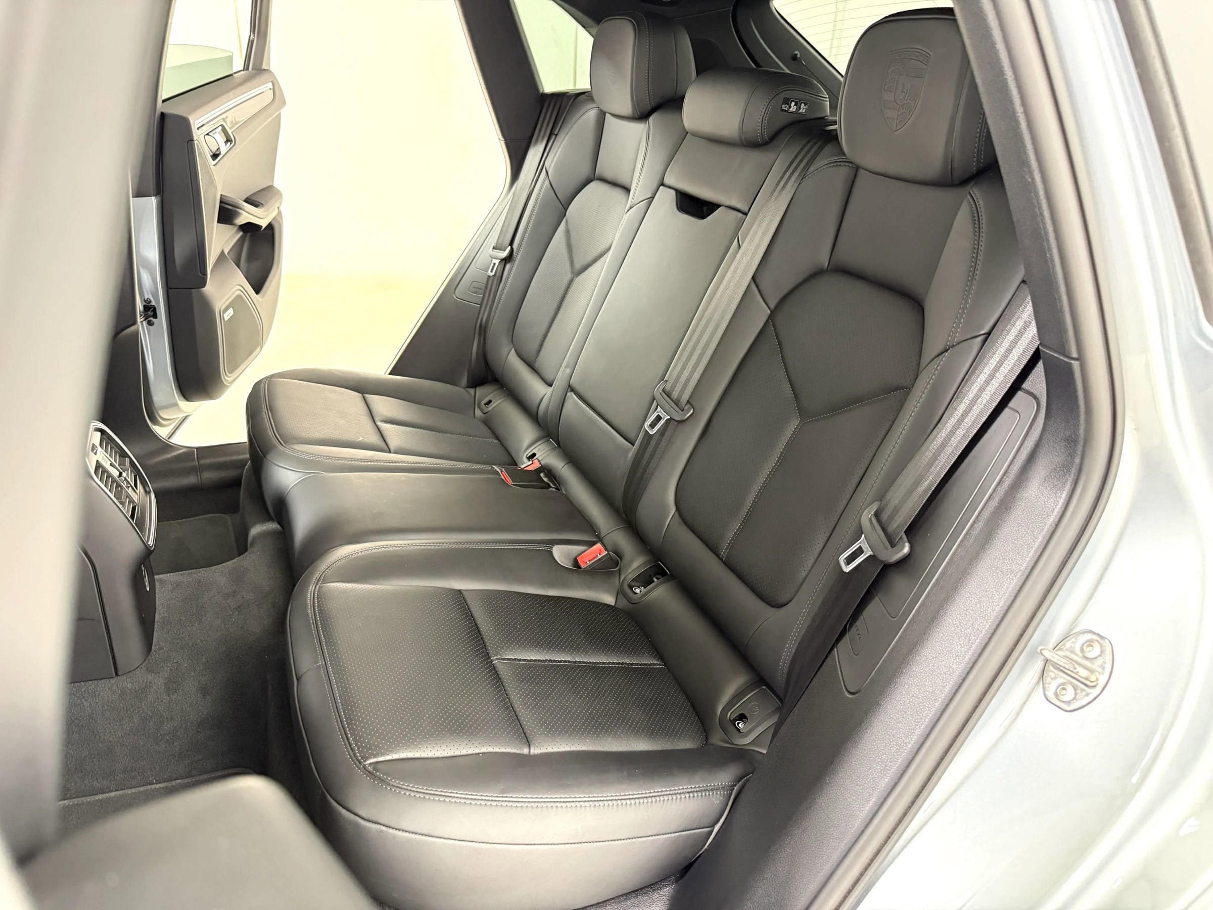 Used 2020 Porsche Macan S image 20