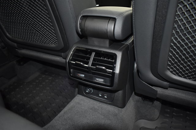 Used 2025 Audi Q3 2.0T Premium w/ Convenience Package AWD/4WD image 41