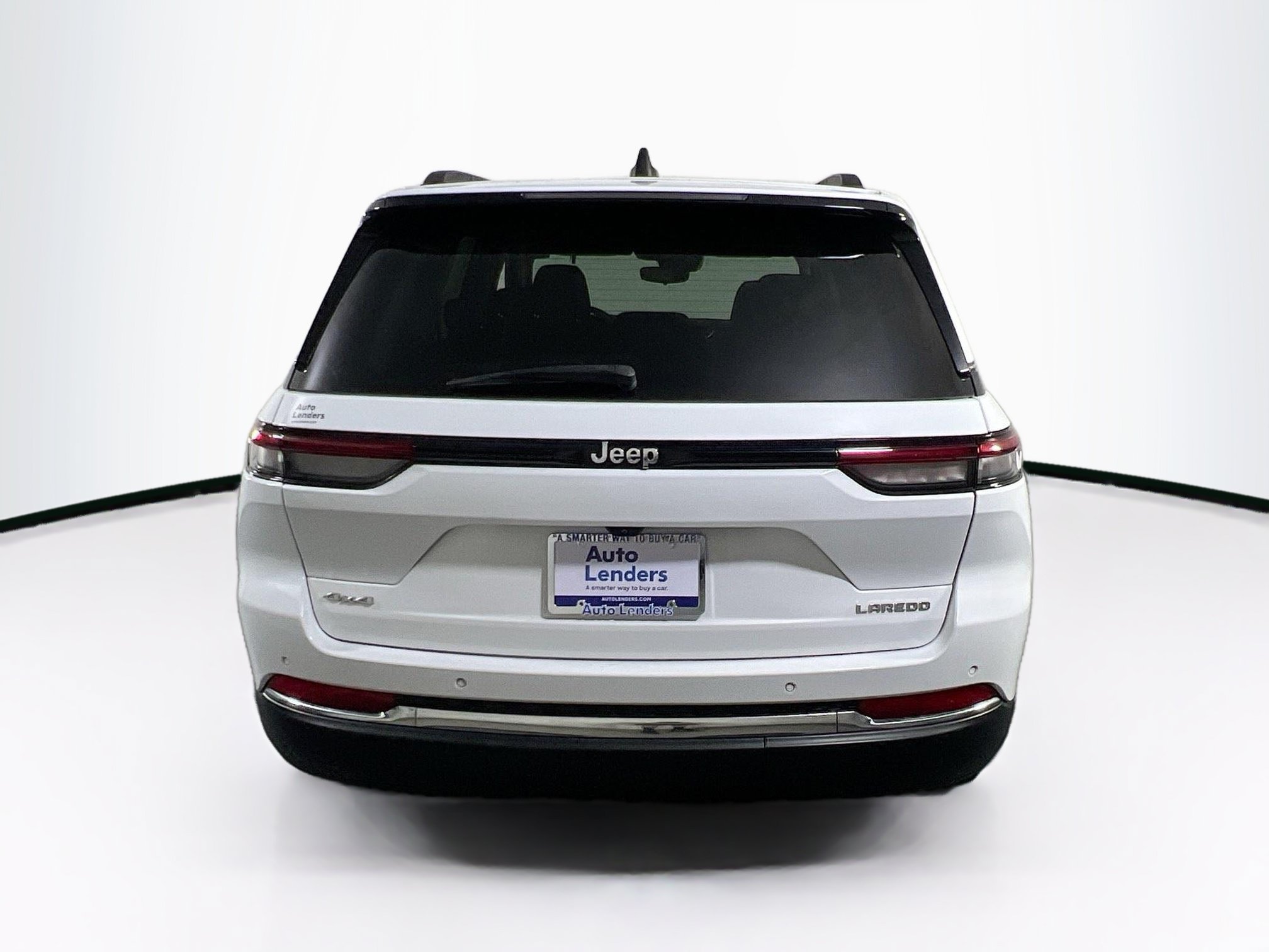 Used 2023 Jeep Grand Cherokee Laredo AWD/4WD image 6