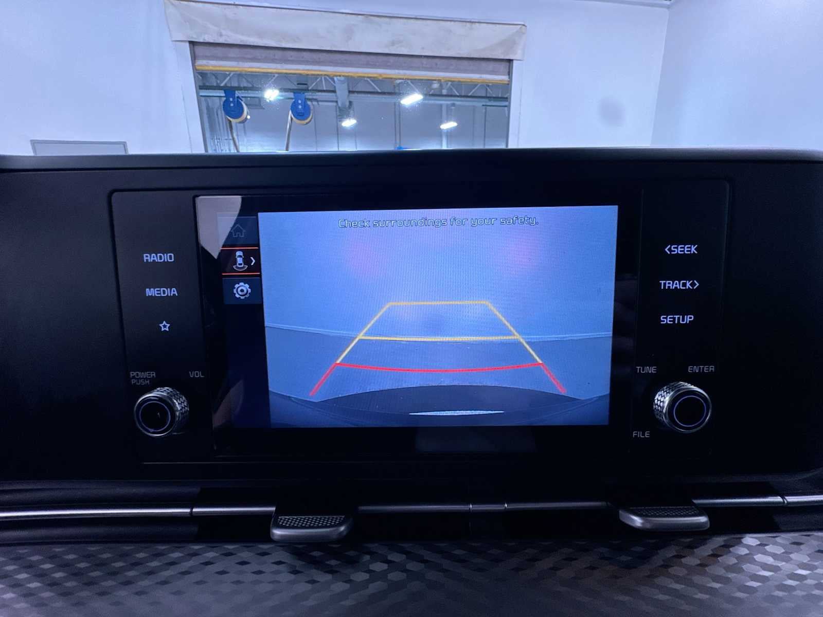 Used 2023 Kia Carnival LX FWD image 27