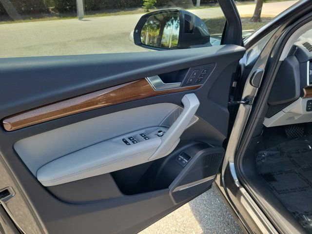 Certified 2024 Audi Q5 e Premium Plus w/ Premium Plus Package AWD/4WD image 18