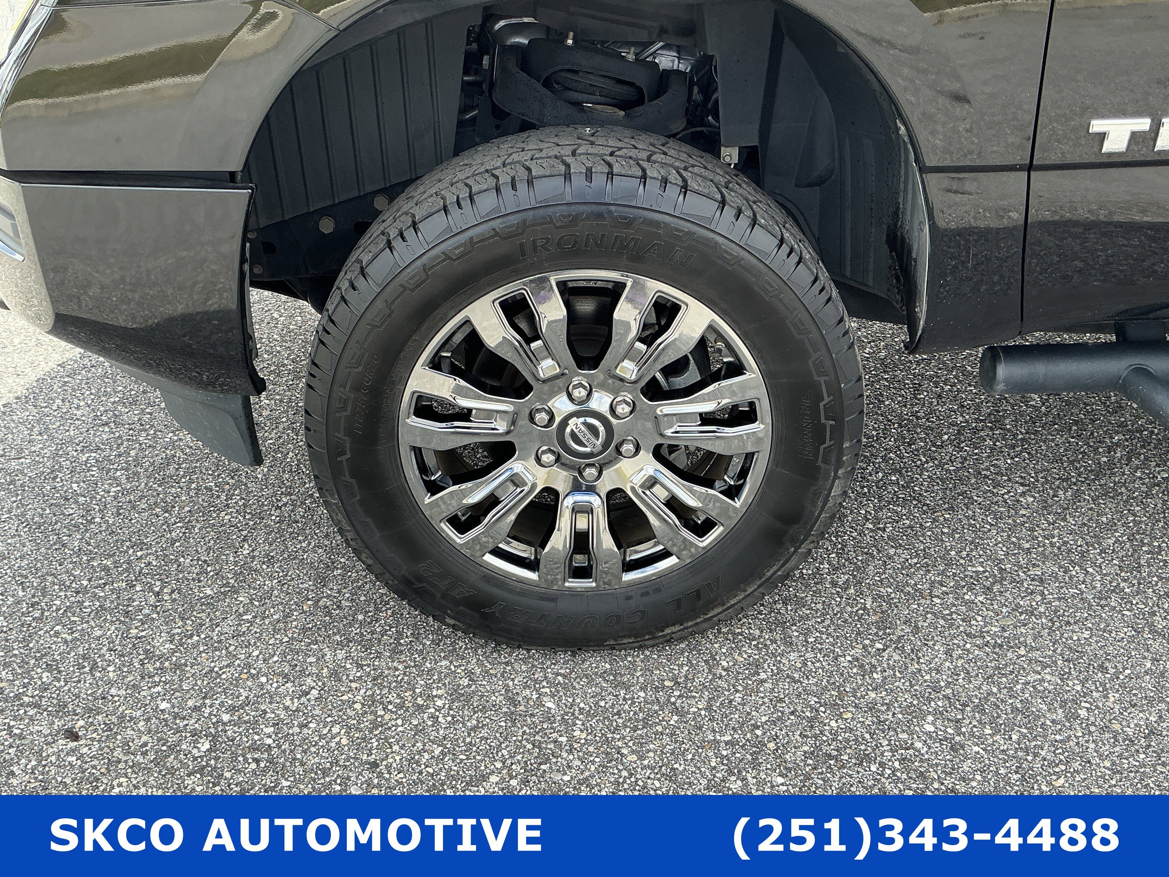 Used 2022 Nissan Titan SV image 9