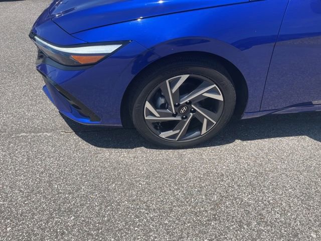 Used 2024 Hyundai Elantra SEL w/ Convenience Package FWD image 3