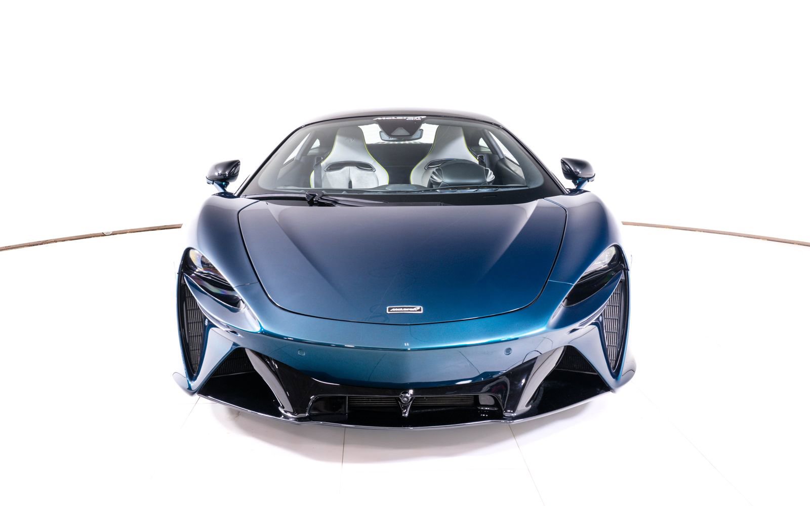 Used 2023 McLaren Artura image 8