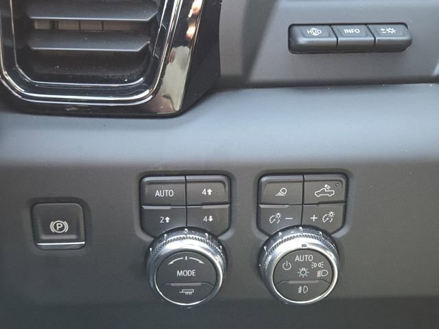 Used 2024 GMC Sierra 2500 AT4 w/ Technology Package image 15