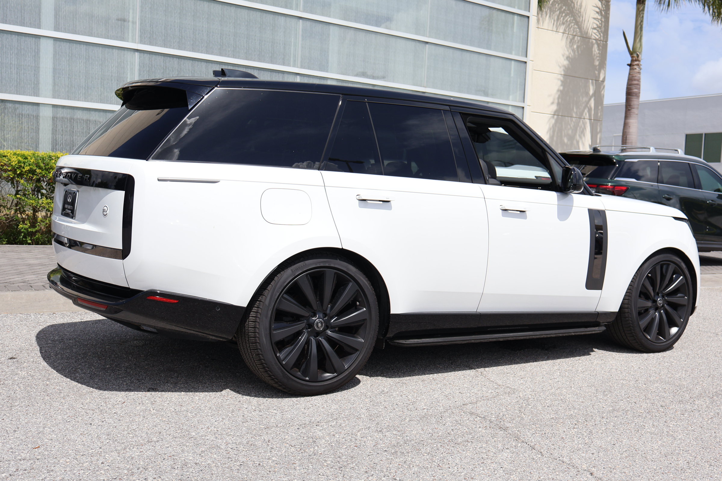 Used 2023 Land Rover Range Rover SV AWD/4WD image 9