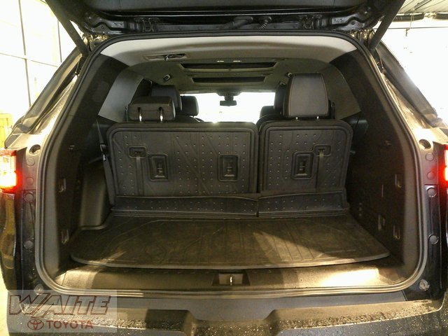 Used 2020 Chevrolet Traverse LT image 23