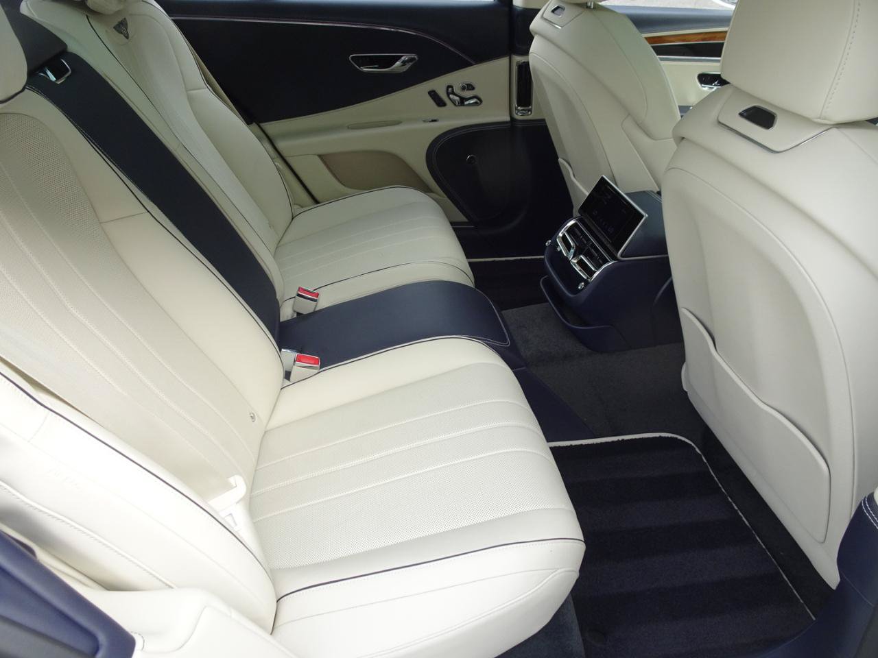 Used 2021 Bentley Flying Spur V8 AWD/4WD image 17