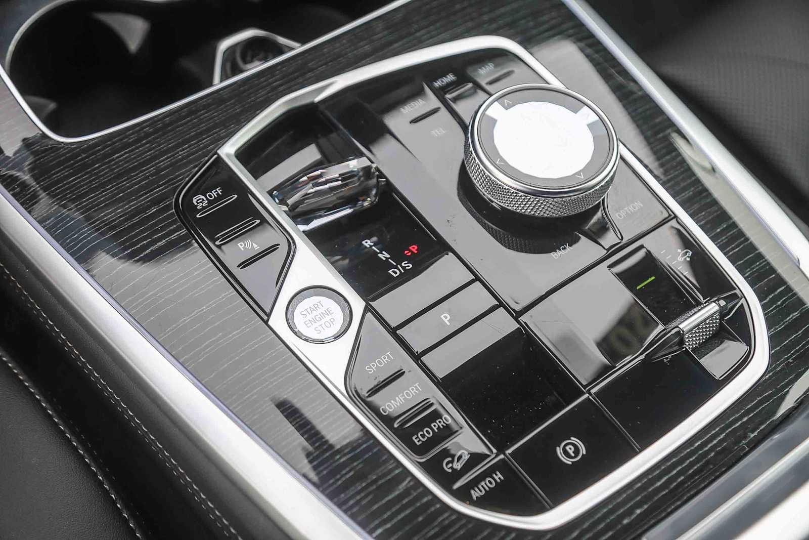 Certified 2024 BMW X7 xDrive40i w/ M Sport Package image 17