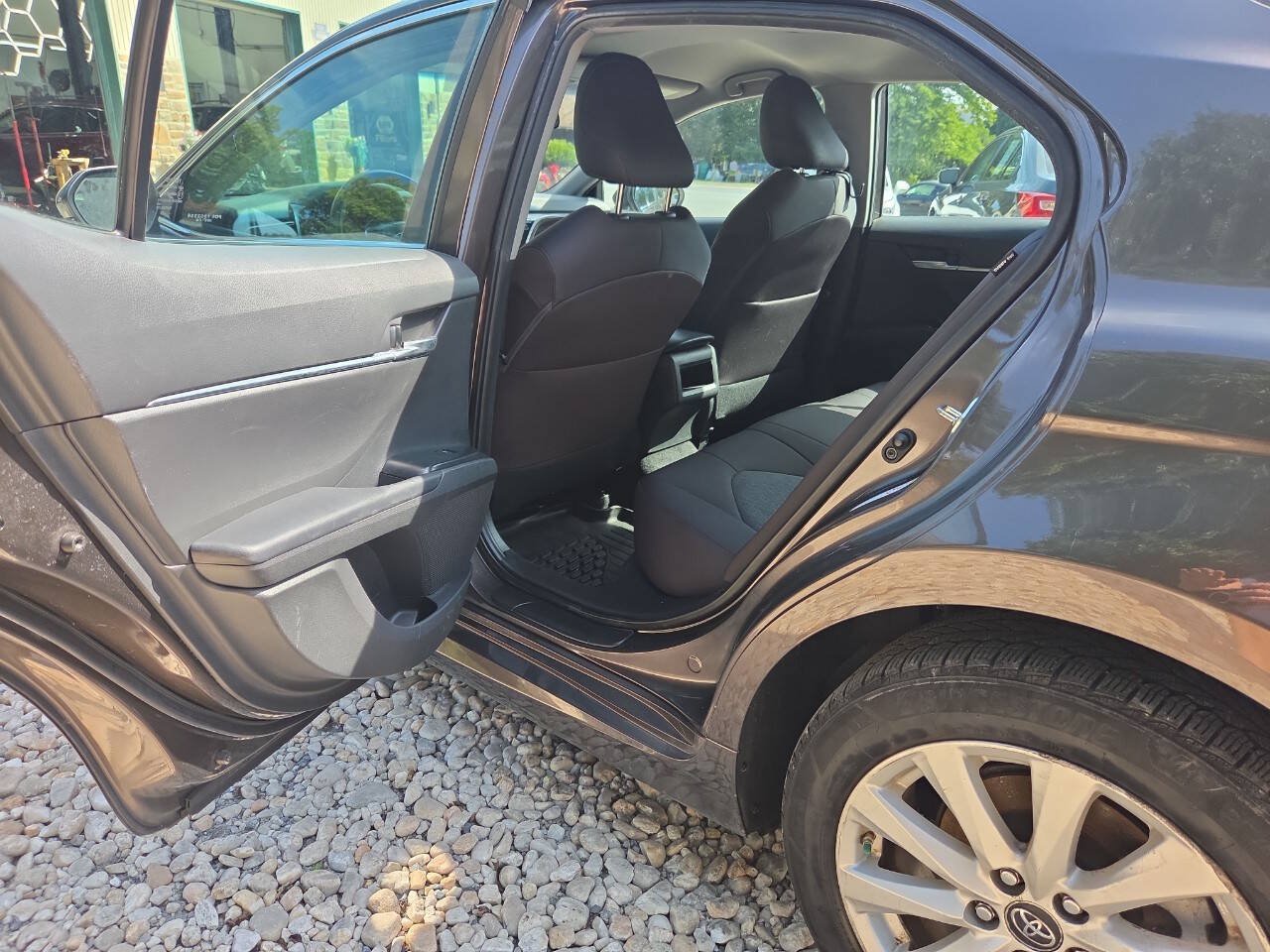 Used 2019 Toyota Camry LE FWD image 19