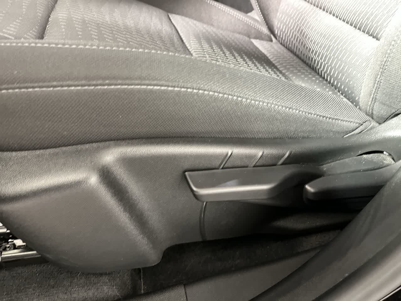 Used 2026 Chevrolet Equinox LT AWD/4WD image 14