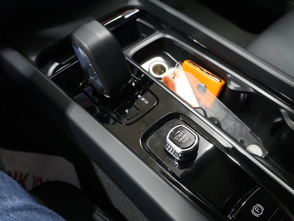 Used 2025 Volvo V60 B5 Cross Country Plus image 27