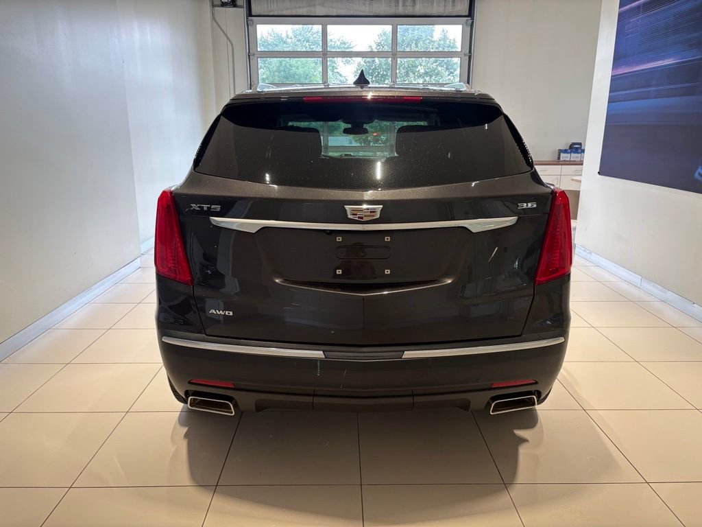 Used 2018 Cadillac XT5 Luxury w/ Driver Awareness Package AWD/4WD image 3