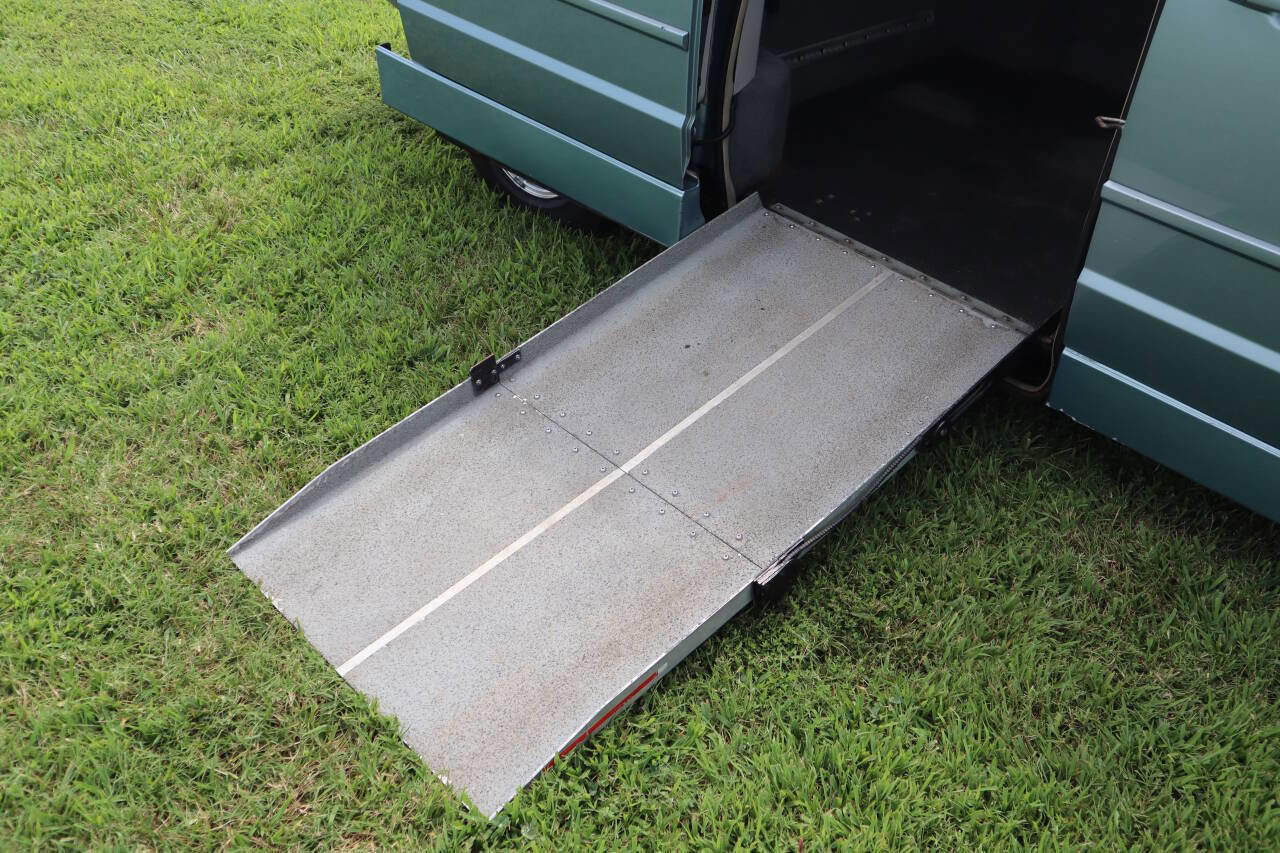 Used 2008 Chrysler Town & Country Touring image 20