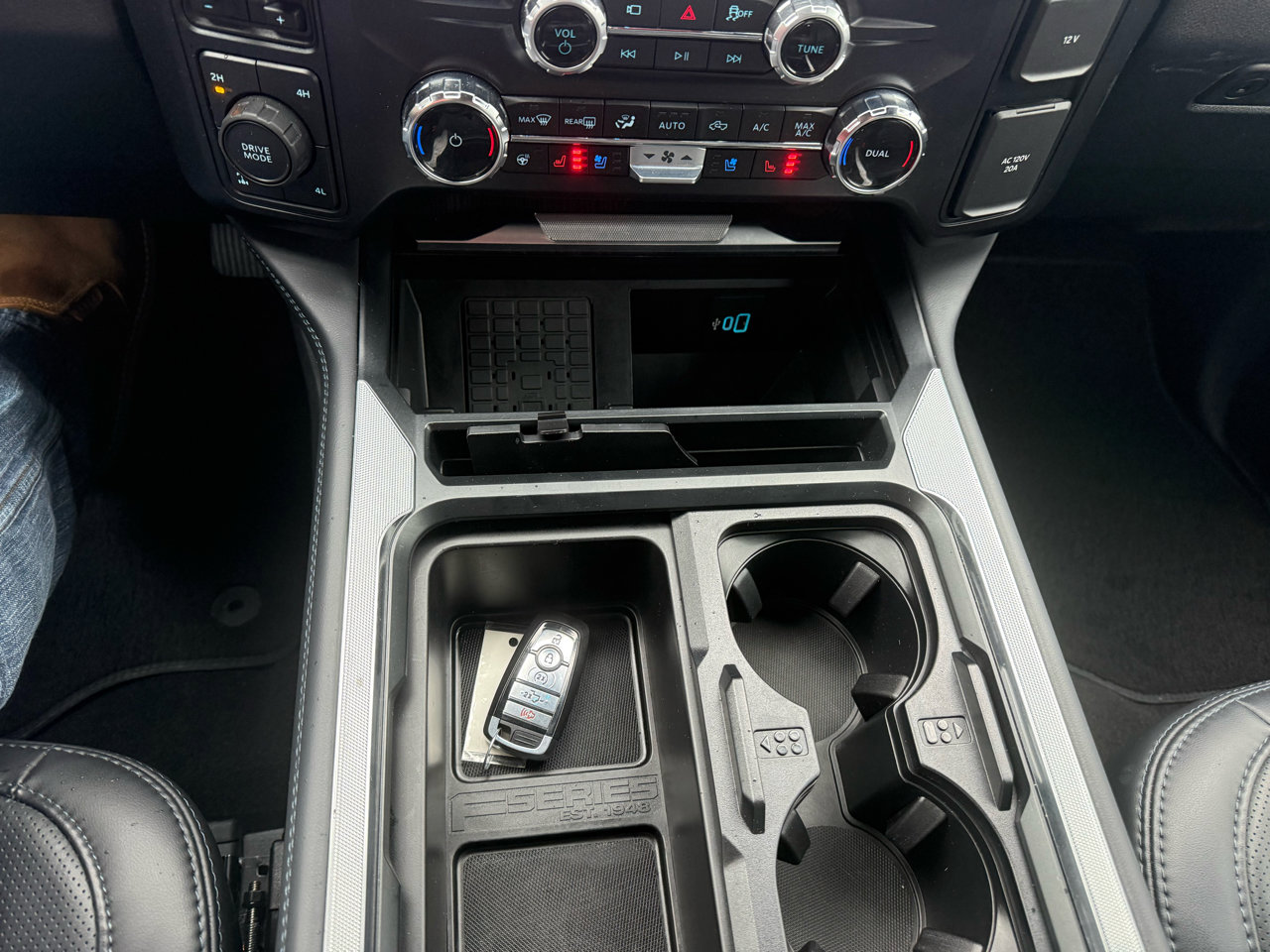 Used 2025 Ford F250 Platinum image 24