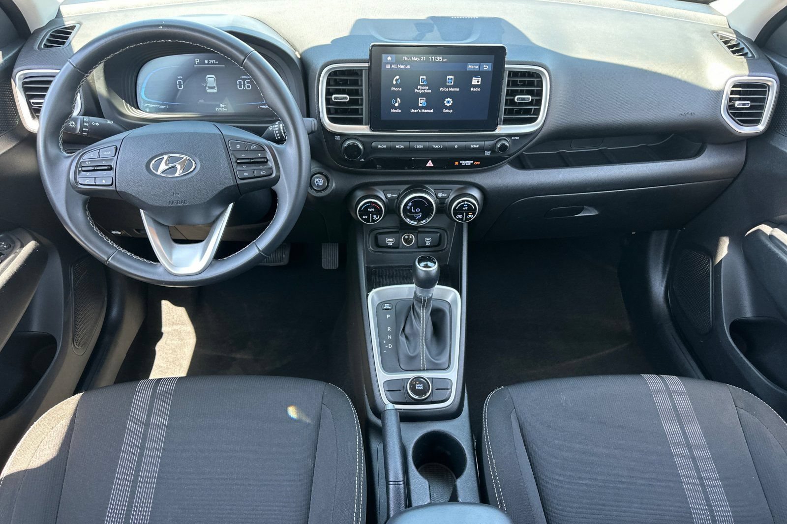 Used 2025 Hyundai Venue SEL FWD image 17