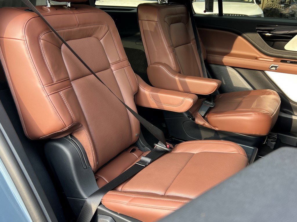 New 2026 Lincoln Aviator Reserve w/ Luxury Package AWD/4WD image 11
