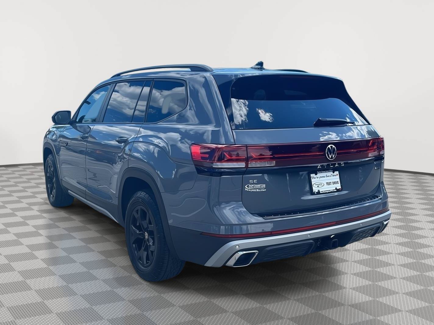 Used 2025 Volkswagen Atlas Peak Edition SE AWD/4WD image 7
