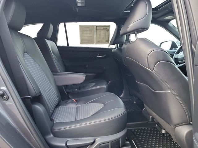 Used 2024 Toyota Highlander XLE image 28