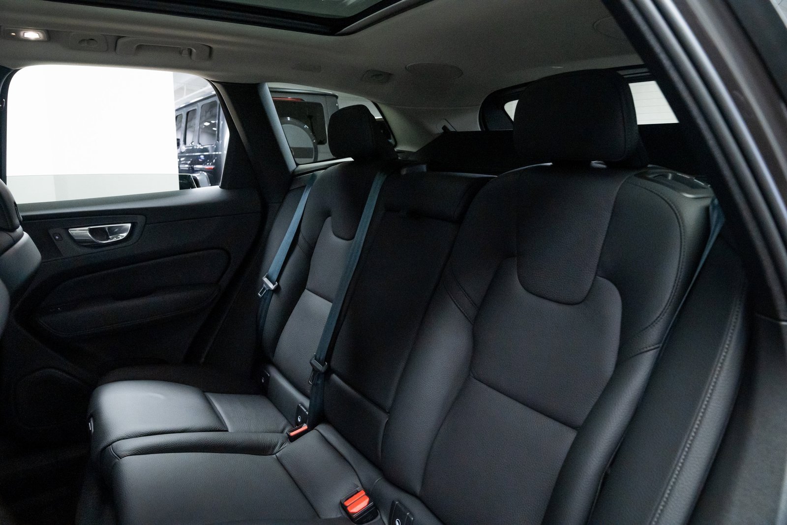 Used 2024 Volvo XC60 T8 Plus w/ Protection Package Premier image 20