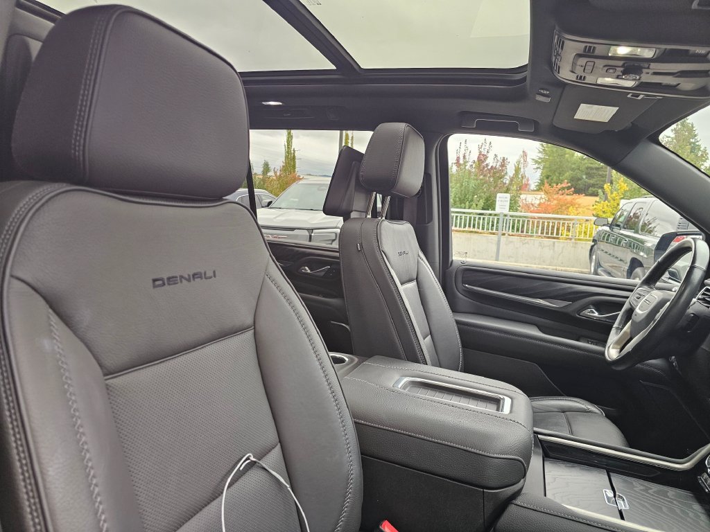 Used 2021 GMC Yukon Denali w/ Denali Ultimate Package AWD/4WD image 11