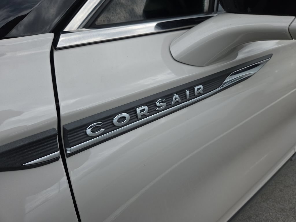 Used 2021 Lincoln Corsair FWD w/ Equipment Group 101A image 7