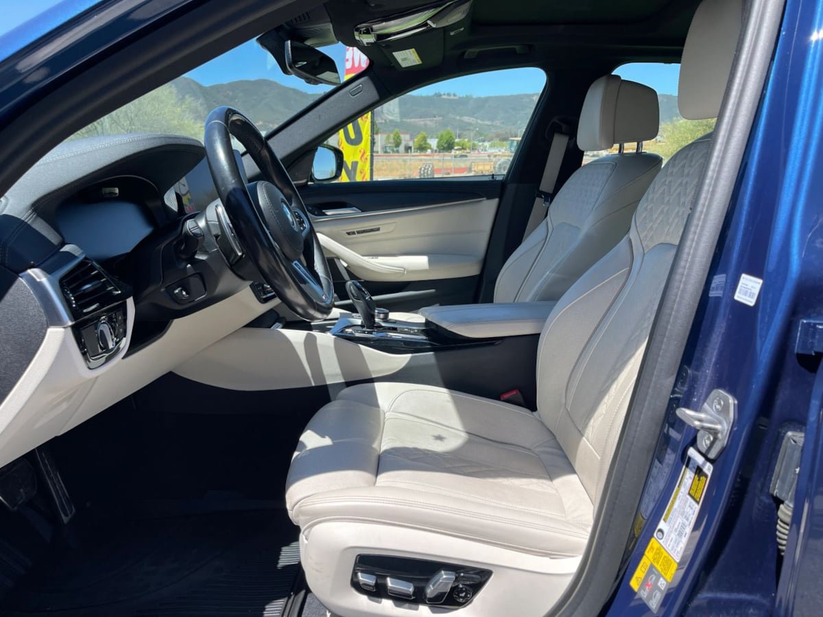 Used 2022 BMW 530e w/ Executive Package RWD image 15