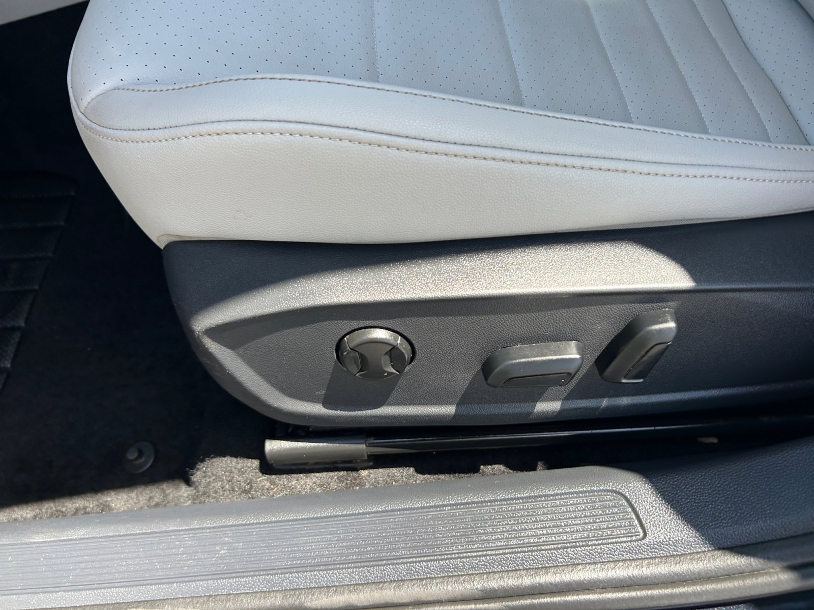 Certified 2024 Volkswagen Jetta SE FWD image 14