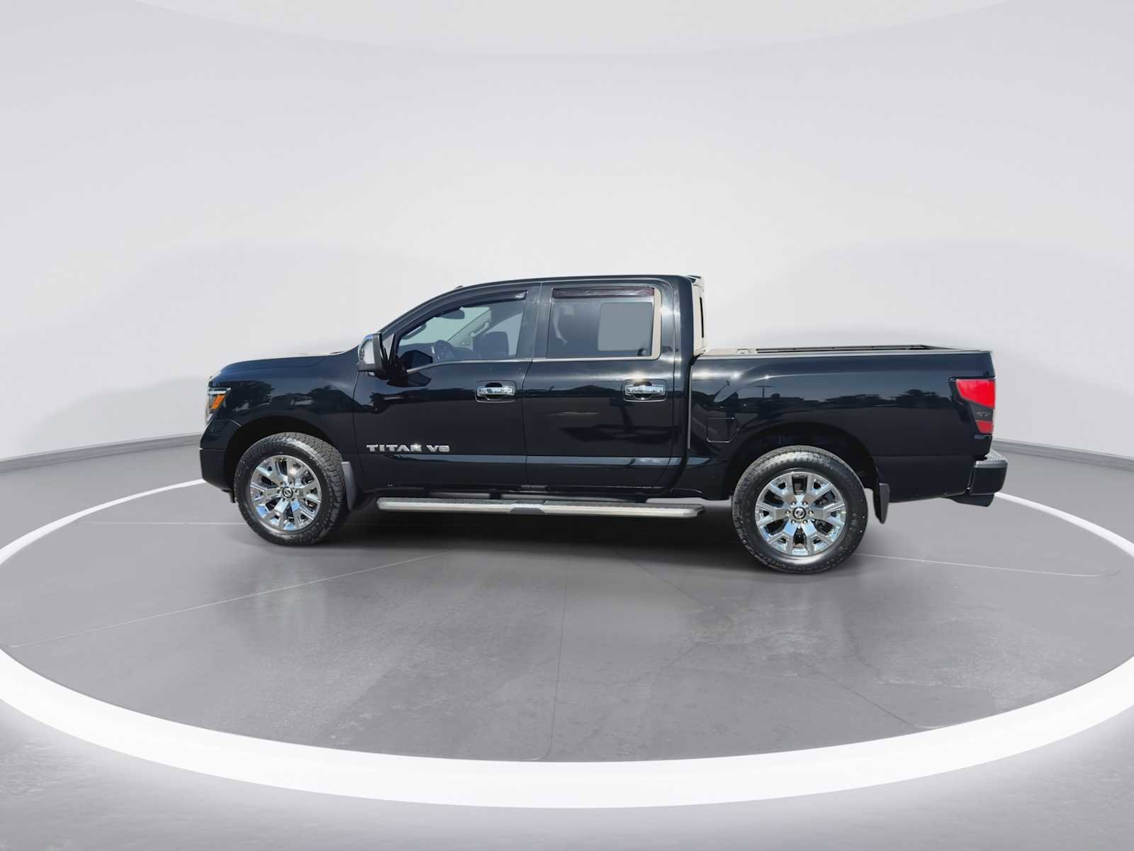 Used 2020 Nissan Titan SL w/ Moonroof Package AWD/4WD image 5