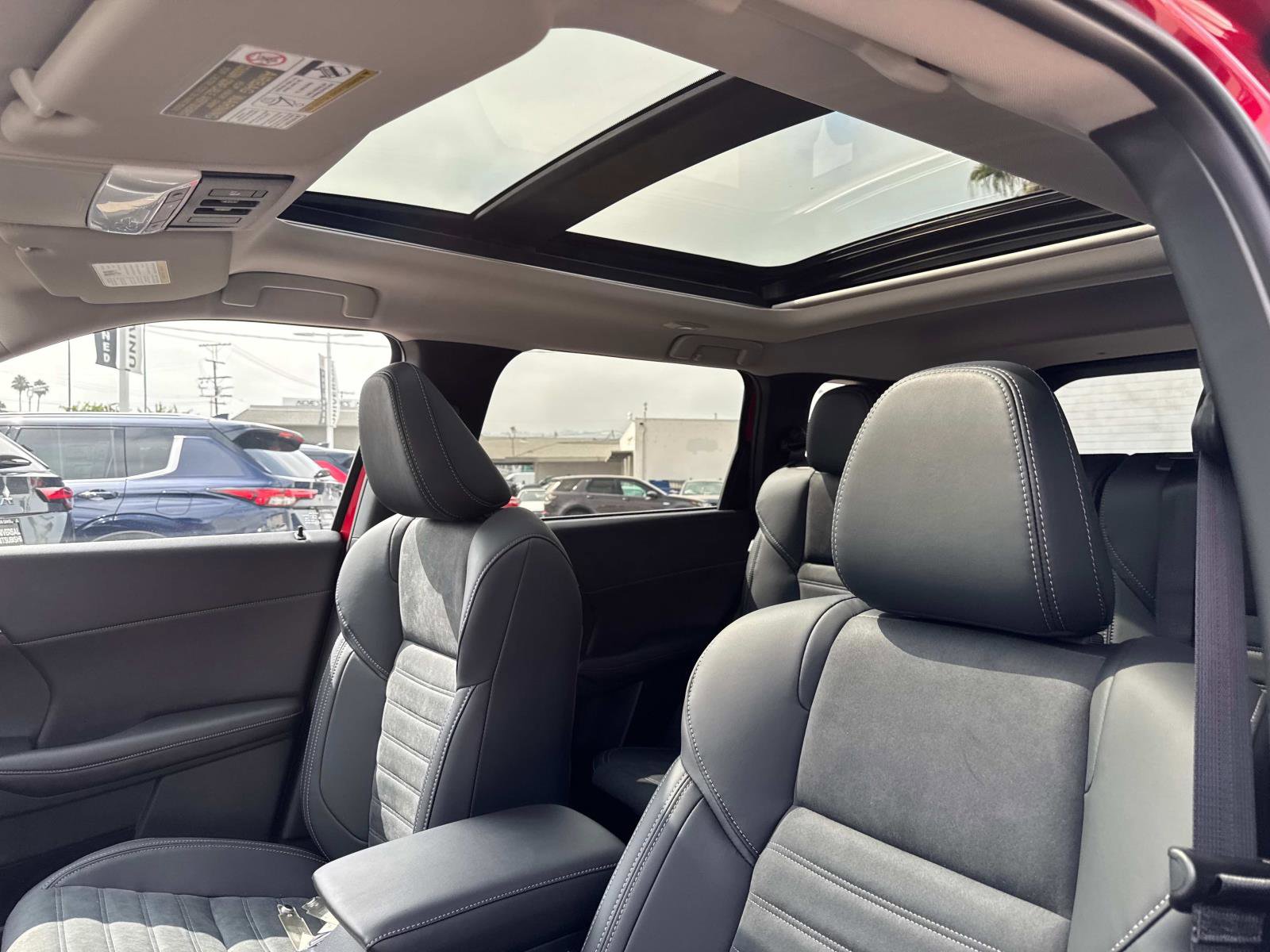 New 2025 Mitsubishi Outlander 4WD Plug-In Hybrid image 18