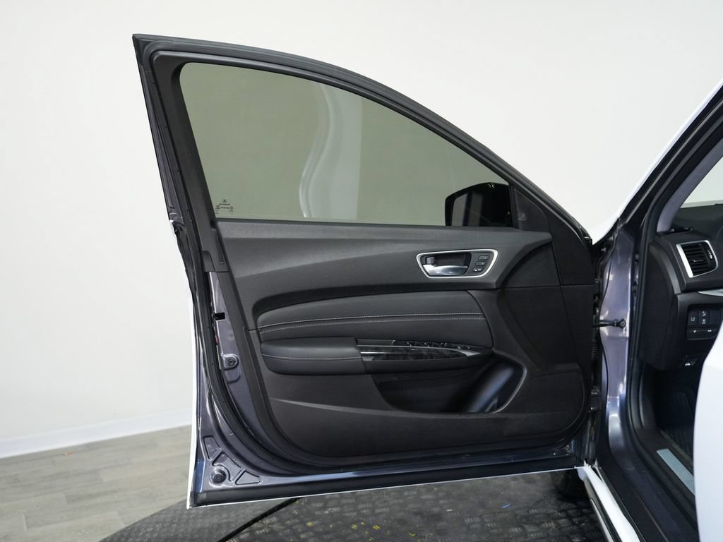 Used 2018 Acura TLX w/ Technology Package FWD image 10
