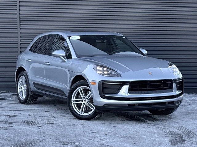 Certified 2022 Porsche Macan image 9