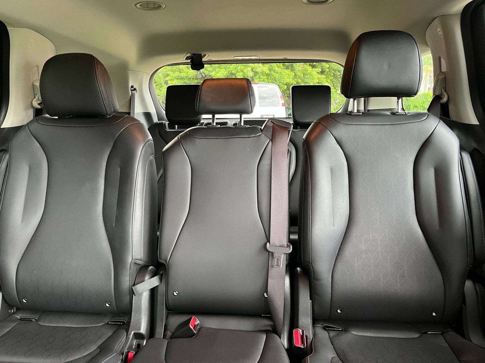 Used 2026 Kia Carnival FWD image 40