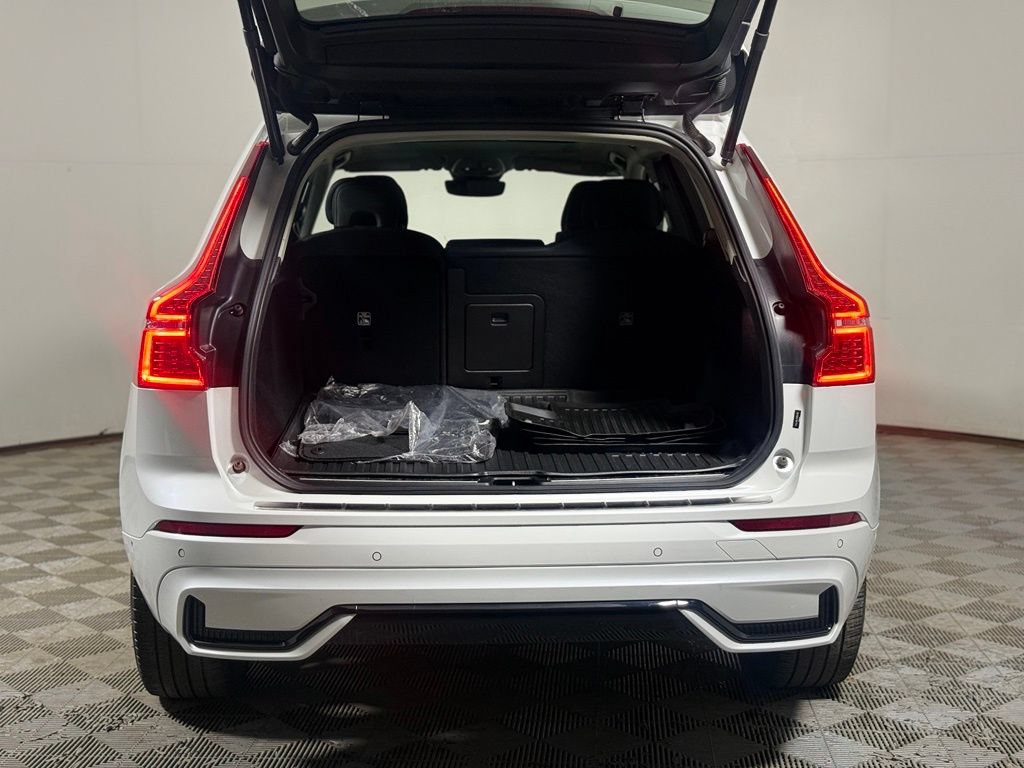 Used 2024 Volvo XC60 B5 Plus w/ Protection Package Premier AWD/4WD image 6
