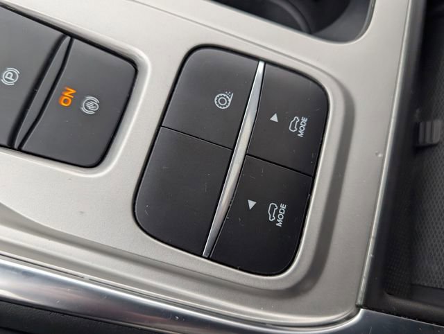 Used 2022 Ford Explorer XLT w/ Equipment Group 202A RWD image 19