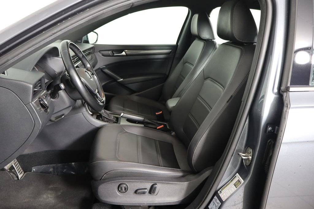 Used 2022 Volkswagen Passat 2.0T R-Line image 16