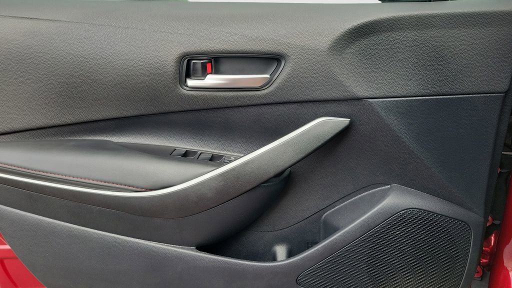 Used 2025 Toyota Corolla SE image 16