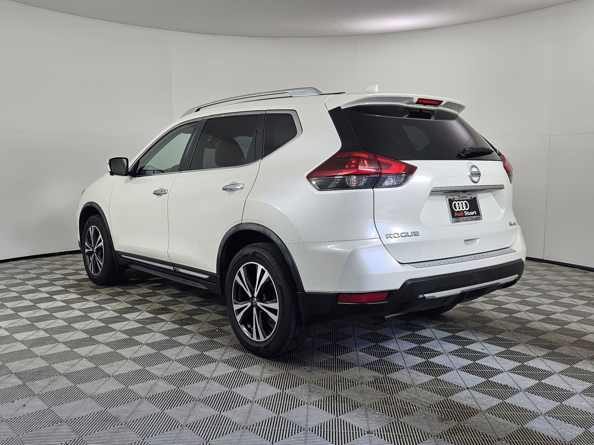 Used 2018 Nissan Rogue SL w/ Premium Package AWD/4WD image 5