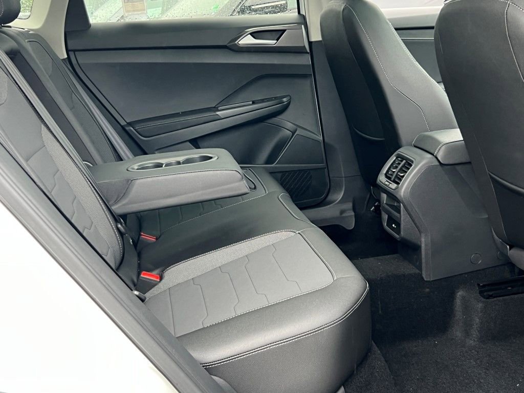 New 2025 Volkswagen Taos SE image 12
