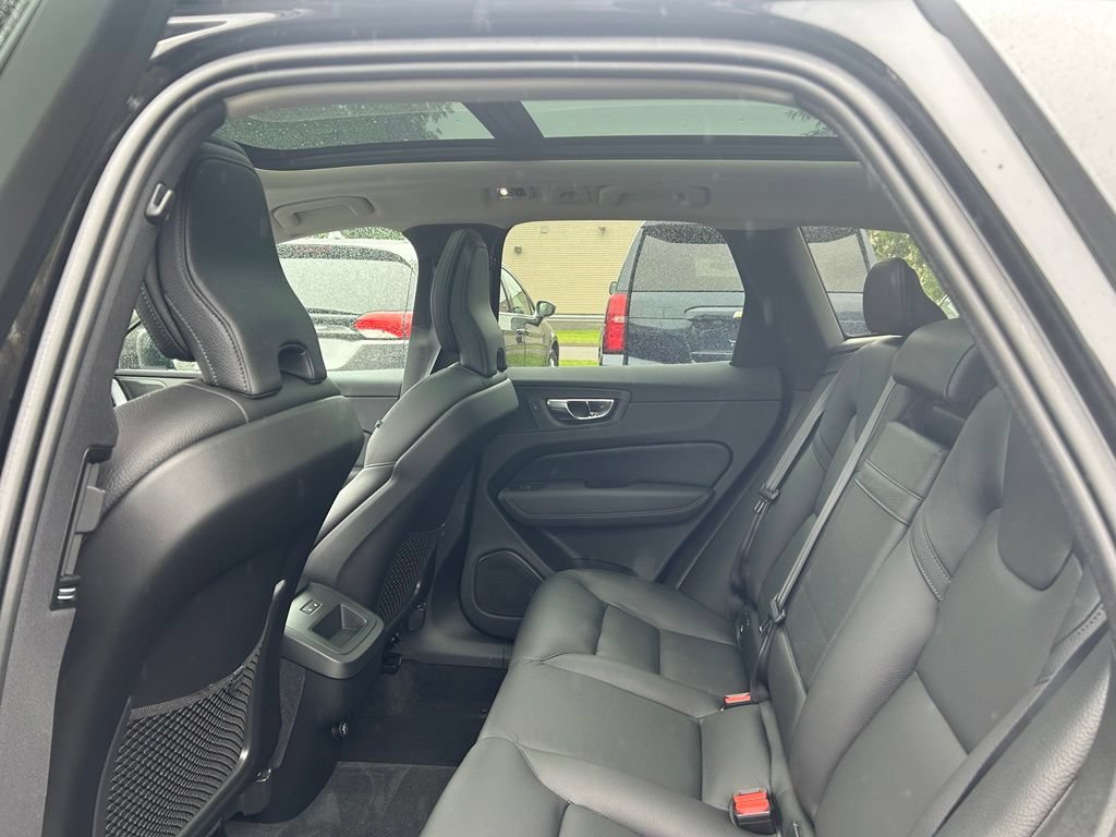 Used 2019 Volvo XC60 T6 Momentum w/ Multimedia Package AWD/4WD image 15