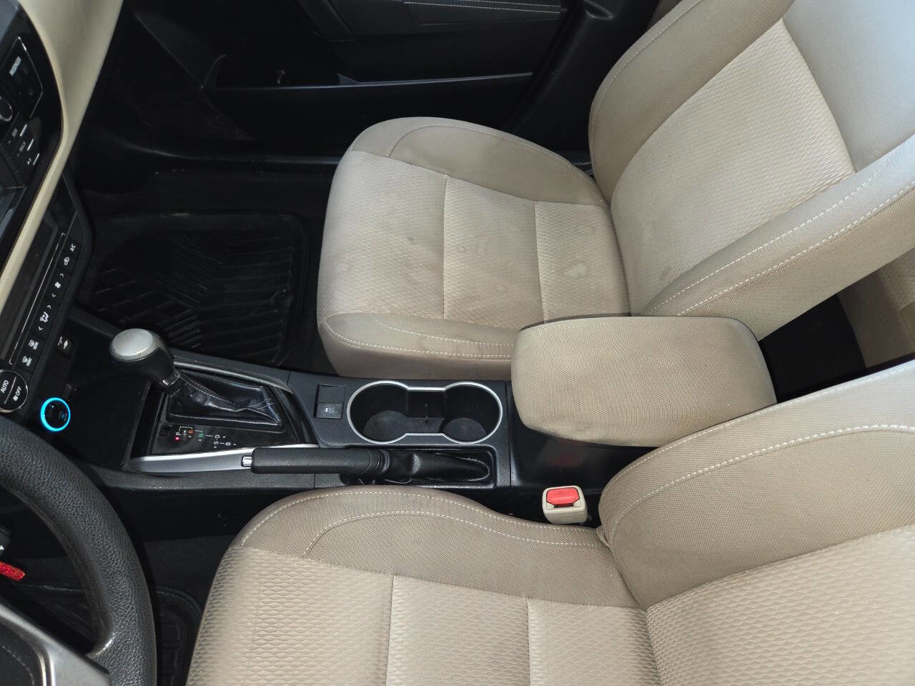 Used 2015 Toyota Corolla LE FWD image 16