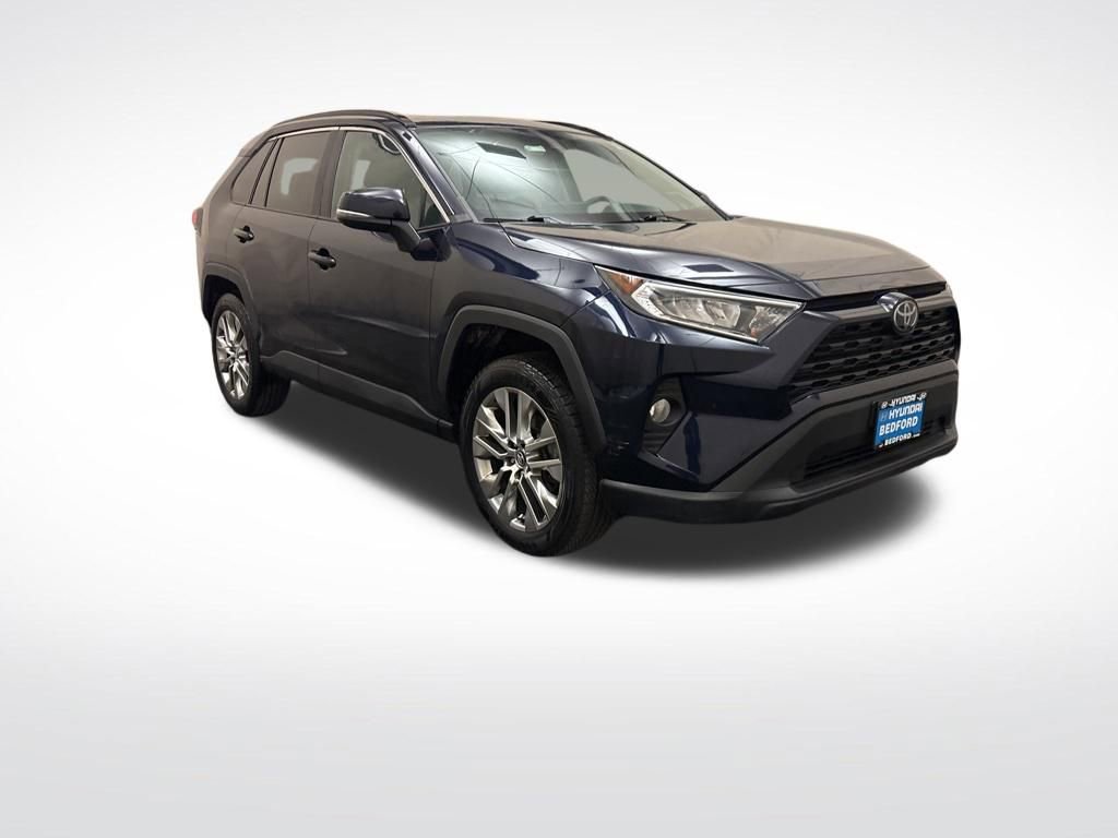 Used 2020 Toyota RAV4 XLE Premium image 3