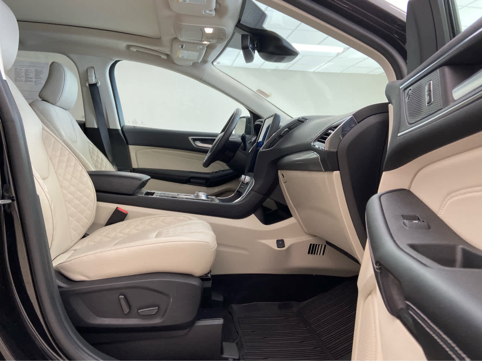 Used 2023 Ford Edge Titanium w/ Equipment Group 301A image 19