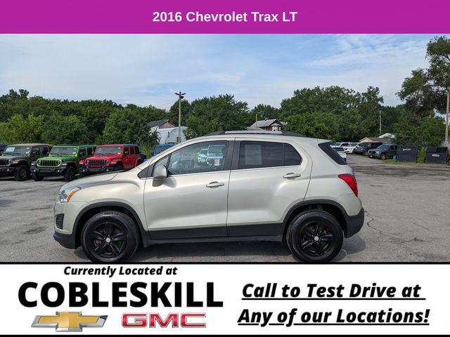 Used 2016 Chevrolet Trax LT w/ LT Convenience Package AWD/4WD image 3