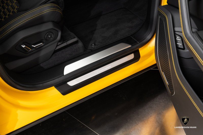 Used 2023 Lamborghini Urus S image 40