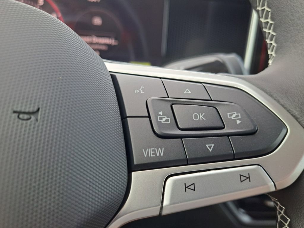 New 2025 Volkswagen Tiguan SE image 13