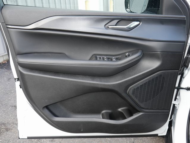 New 2025 Jeep Grand Cherokee L Laredo image 15