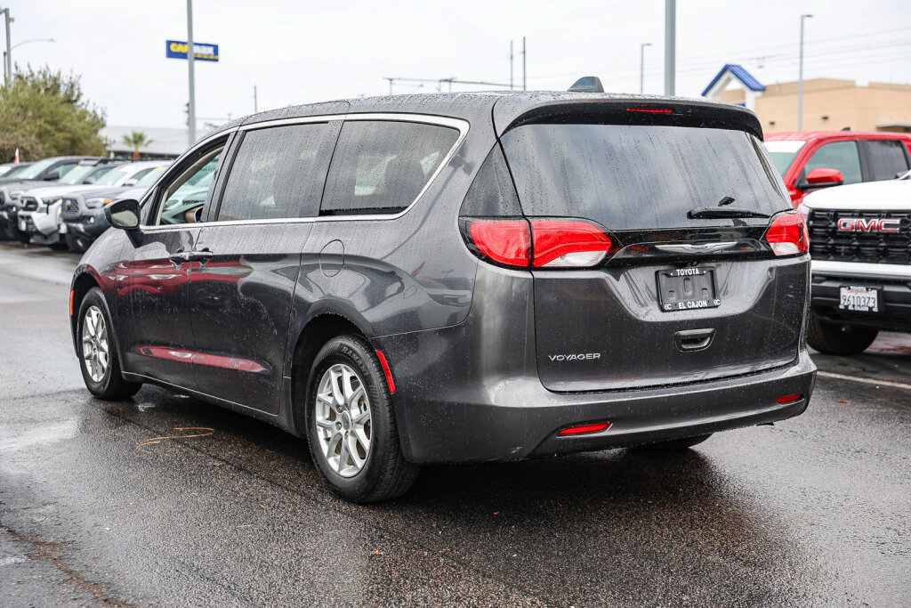 Used 2022 Chrysler Voyager LX FWD image 22