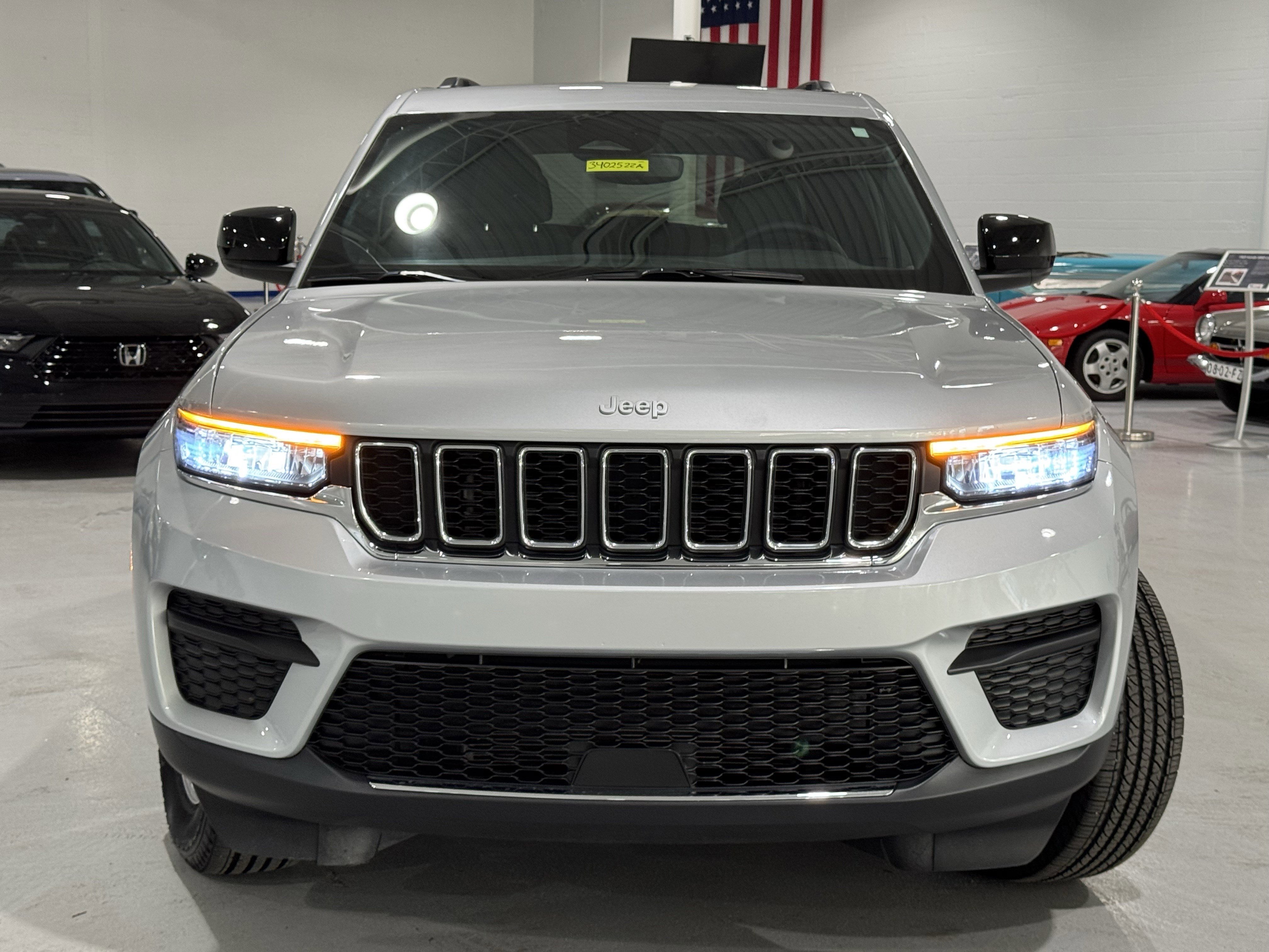 Used 2024 Jeep Grand Cherokee Laredo w/ MOPAR Finishing Package image 18